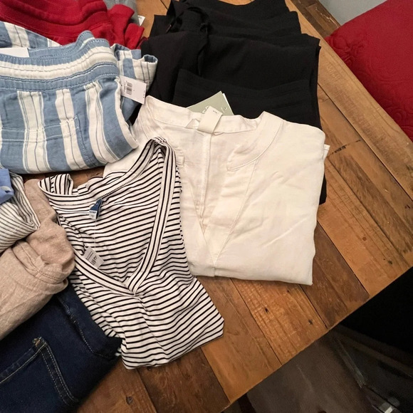 Bundle of Target, H&M, Old Navy, and GapFit Items Bundle (15 Items) - Picture 4 of 14